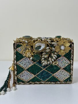 #GildedZephyr #BoxClutch #Minaudiere #EmeraldGreen #FiligreeClutch #ArtDecoStyle #FormalBag #StatementClutch #JeweledClutch